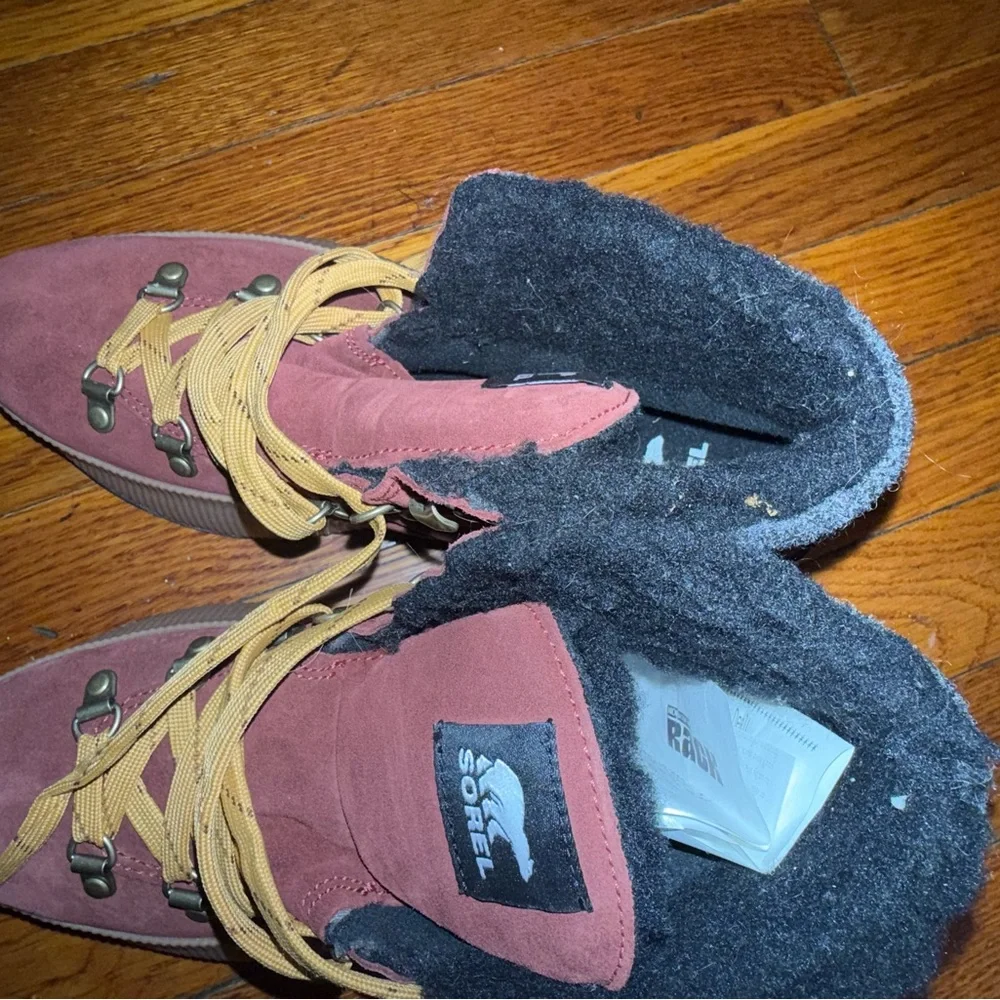 Sorel “In & Out” Waterproof Boots  Size 9 NWT
